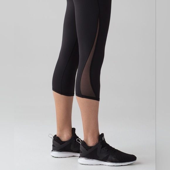 EUC 💎 Lululemon Train Times Crop (17") (Black) - Picture 3 of 13